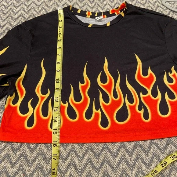 Flame Print Cropped Tee – Size Small - Picture 5 of 7